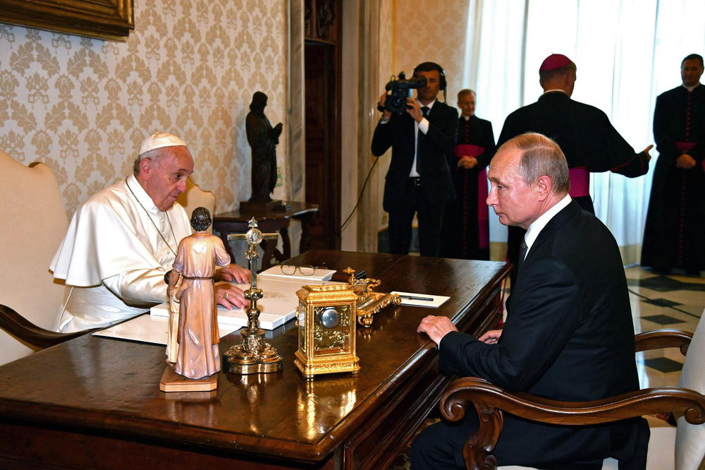 PUTIN STIGAO U VATIKAN: Glavna tema trećeg sastanka ruskog predsednika i pape Franje biće stanje u Ukrajini