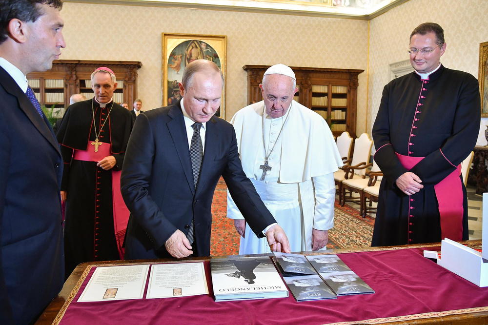 PAPA FRANJA: Spreman sam da odem u Moskvu da vidim Putina! Strahujem da ne želi taj susret