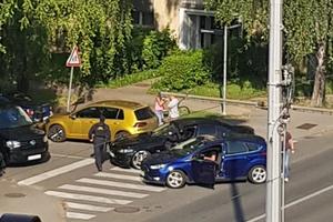 RAZBIJENA BANDA U ZAGREBU: Specijalci sa fantomkama presreli kola i izvukli vozača! Jedan od uhapšenih bacao drogu kroz prozor, rasula se svuda po putu! (FOTO, VIDEO)