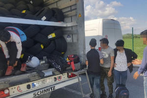 USPEŠNA AKCIJA FRONTEKSA: U Austriji uhapšeno 12 krijumčara ljudi i 95 migranata!