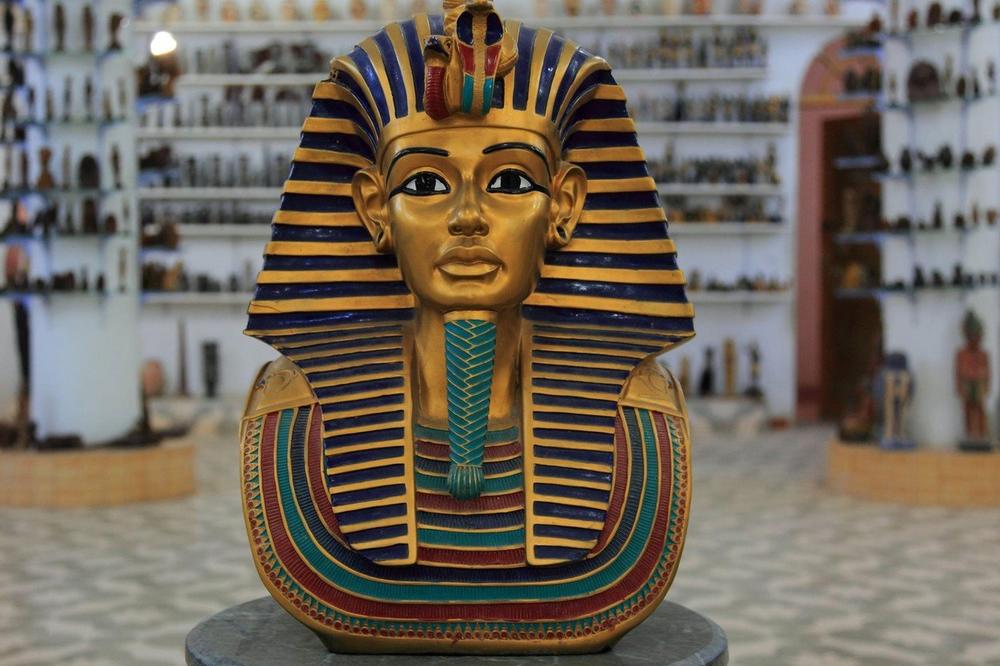UKRADENO ARHEOLOŠKO BLAGO PRODATO U LONDONU ZA 6 MILIONA DOLARA! Egipat traži od Interpola da nađe Tutankamonovu masku