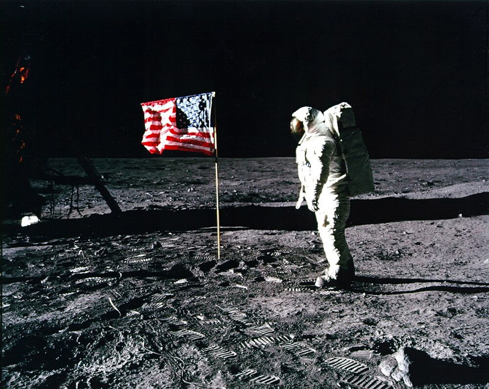 Nil Armstrong, Mesec, sletanje na Mesec, Apolo 11