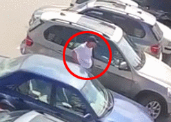 OBIJANJE KOLA NA KOSOVSKI NAČIN: Evo kako se krade iz automobila na parkingu u Prizrenu i to usred bela dana (VIDEO)