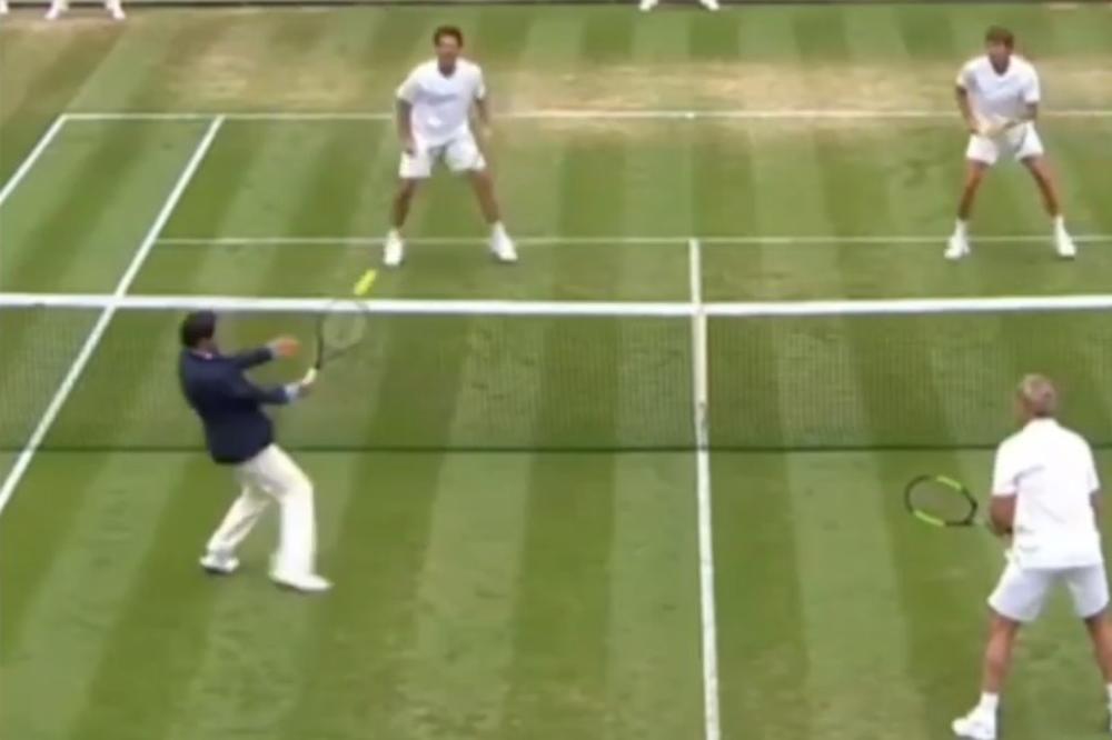ZA VEK I PO ISTORIJE VIMBLDONA OVO SE NIJE DESILO: Igrač se popeo na stolicu da deli pravdu, sudija zaigrao tenis! (VIDEO)