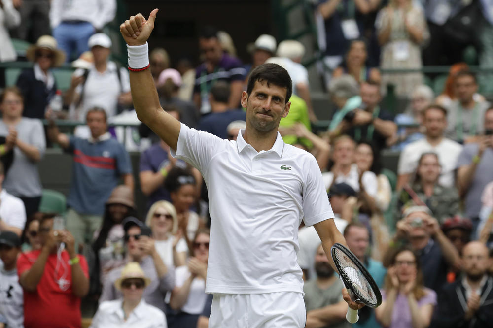 OVA LEGENDA JE UZ NOVAKA: Đoković se dan pre finala sa Federerom slikao sa njim