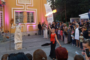 POČEO LOZNIČKI FESTIVAL: Petodnevni muzičko spektakl festival LilaLO spojio tradicionalno i moderno