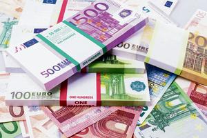 DINAR STABILAN I ZA VIKEND: Srednji kurs evra u ponedeljak 117,56