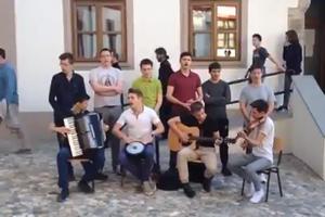 ZASTAĆE VAM KNEDLA U GRLU: Poslušajte kako studenti Bogoslovije u Prizrenu pevaju "Oj, Kosovo, Kosovo" (VIDEO)