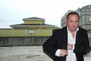 UŠTEKAO 240.000 € DA JE VRATI: Ovo je kuća u Mirijevu koju je Đani prodao za 120.000 € zbog KOCKARSKOG duga od 200.000 €, a jednu stvar su Trajkovićevi poneli iz nje (VIDEO)