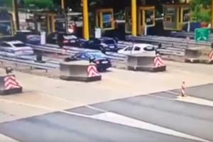 OBJAVLJEN SNIMAK HORORA NA NAPLATNOJ RAMPI U HRVATSKOJ: Vozač se neverovatnom brzinom zabio u škodu, odletela i kućica (VIDEO)