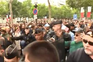 NOVA GUŽVA U PARIZU: Na dan pada Bastilje Žuti prsluci se sukobili sa policijom (VIDEO)