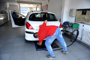 VOZAČI, DAN D JE 5. JUL: Novi pravilnik i novi uslov! Ko nema ovaj fabrički deo pod haubom, slobodno može auto da tera na otpad