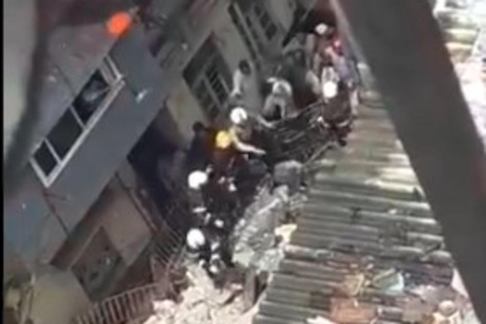 HOROR U MUMBAIJU: Srušila se stambena zgrada stanarima na glavu! IMA MRTVIH, 40 zatrpanih, KRICI I JAUCI DOPIRU IZ RUŠEVINA! (VIDEO)