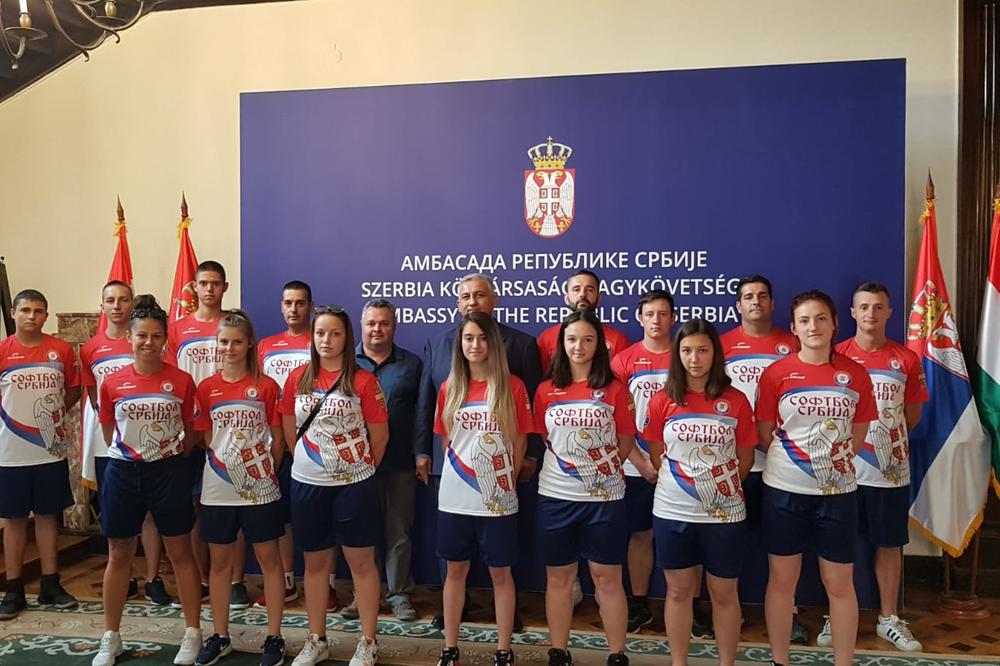 SRBIJA NA EVROPSKOM PRVENSTVU: Ambasador Ivan Todorov primio softbol reprezentaciju u Budimpešti!
