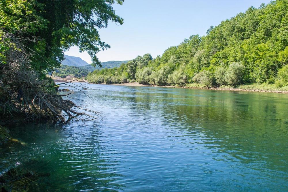 TELO MUŠKARCA IZ BOGATIĆA PRONAĐENO U DRINI: Smrt verovatno nastala UTAPANJEM, nema tragova nasilja!