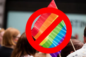 PALA ZASTAVA DUGINIH BOJA U ŠVEDSKOJ: Obeležje LGBT populacije neće se vioriti u Solvesborgu, nove vlasti imaju logično objašnjenje!