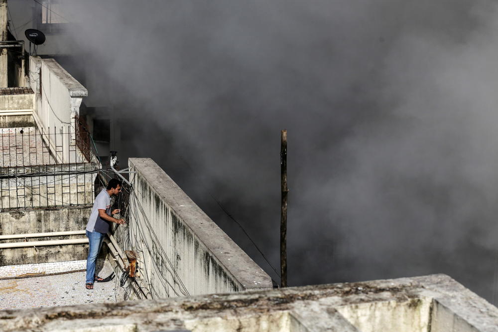 DRAMA U INDIJI, GORI ZGRADA OD DEVET SPRATOVA: Unutra zarobljene desetine ljudi, vatrogasci se bore sa plamenom (FOTO, VIDEO)