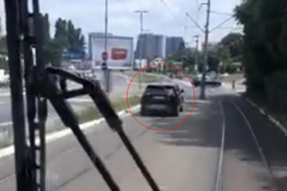JOŠ JEDAN ŠOK SNIMAK SA BEOGRADSKIH ULICA: Vozi u kontra smeru, i to po tramvajskim ŠINAMA! STRAŠNO (VIDEO)