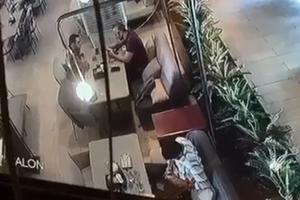 BRUTALNA LIKVIDACIJA TURSKOG DIPLOMATE: Mladić sedeo za stolom i tipkao po telefonu, a onda je izvukao pištolj! Pojavila su se još 2 napadača i nastao je pokolj (UZNEMIRUJUĆE)