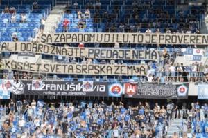 PREDAJE NEMA! KOSMET SVETA SRPSKA ZEMLJA! Moćan transparent o kom bruji Evropa: Pogledajte kako su navijači Slovana podržali srpske fudbalere (FOTO)