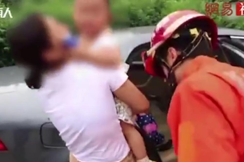 MAJKA MONSTRUM: Ostavila sina (2) u autu na 35 stepeni! Vatrogascima nije dala da razbiju staklo na vozilu kako bi spasili uplakano dete! (VIDEO)
