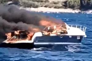 POTONULA JAHTA KOD HVARA: Prvo se zapalila, a onda je nestala u moru! Spasena dva stranca! (VIDEO)