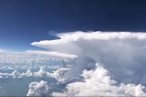 PRELEP I ČAROBAN PRIZOR! Da li ste ikada videli oblake snimljene sa nekoliko hiljada metara iznad zemlje?! (VIDEO)