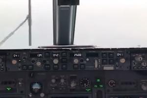 ZASTRAŠUJUĆI SNIMAK IZ KOKPITA: Boing 737 počeo da pada i završio u moru, član posade sve snimio mobilnim telefonom! (VIDEO)