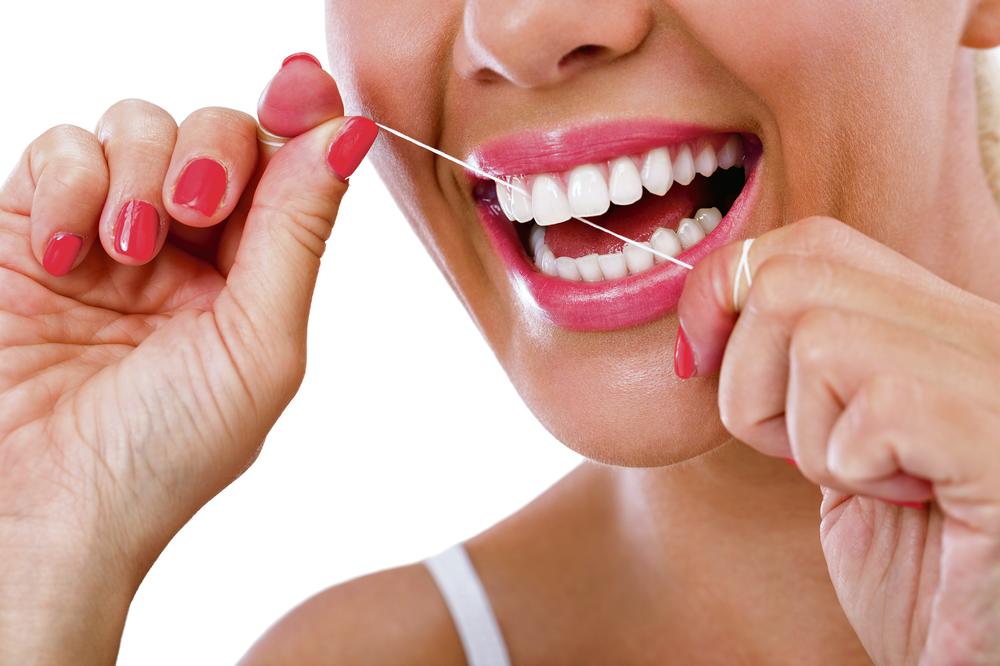 ŠTA SE DEŠAVA AKO NE KORISTITE KONAC? Stomatolozi kažu da njime OBAVEZNO čistite zube, a evo kakav je najbolji IZBOR!