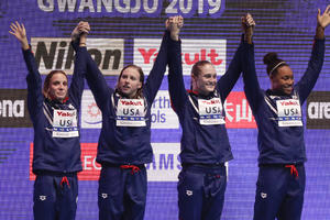 AMERIKANKE KAO SIRENE: Plivačice iz SAD osvojile zlato u štafeti i srušile dva svetska rekorda