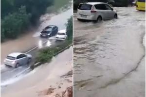 NEVREME ŠIROM REGIONA: Mostar i Split pod vodom, ulice se pretvorile u reke, vetar čupao drveće! (VIDEO)