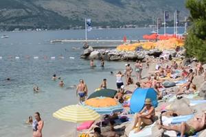 UKRAO TORBU NA PLAŽI U HERCEG NOVOM, PA POSLE 2 GODINE DOBIO KAZNU: Mora da odradi 240 sati rada u javnom interesu, a još uvek može da završi u zatvoru!