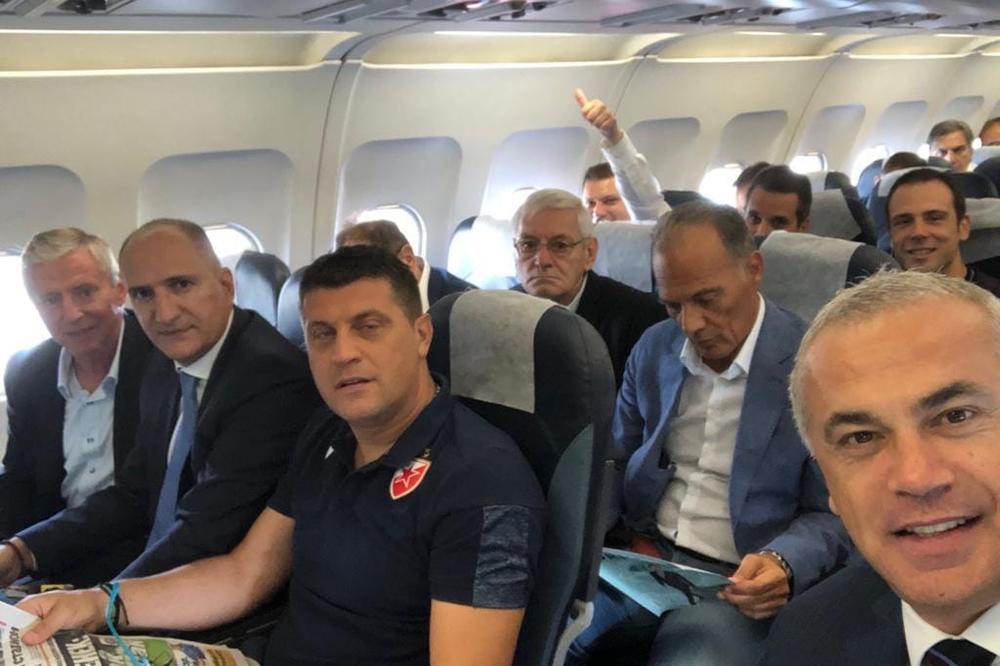 HIT! U ZVEZDINOM AVIONU I BIVŠI POTPREDSEDNIK FK PARTIZAN: Zvezdan Terzić selfijem ovekovečio Novaka Nedića na letu za Helsinki! (FOTO)