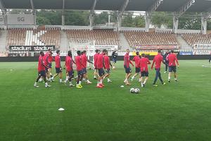 NAVIKAVANJE NA VEŠTAČKU TRAVU: Fudbaleri Crvene zvezde odradili trening na stadionu Helsinkija (KURIR TV)