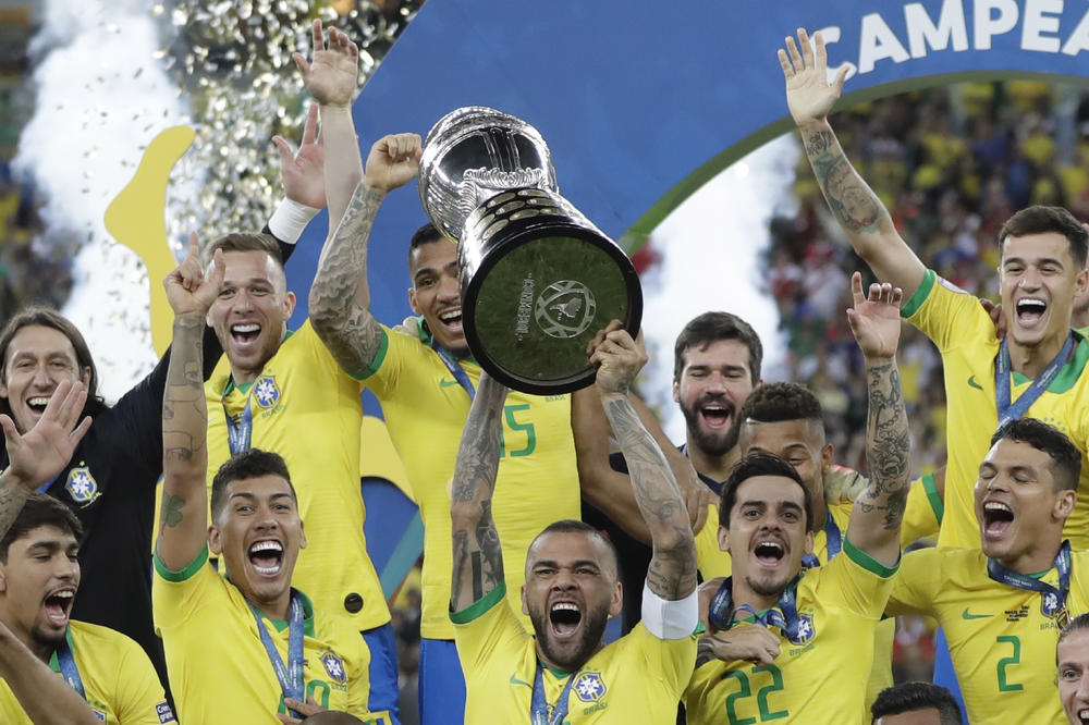 ZA MOJU ZEMLJU, ZA MOJ NAROD, ZA MOJ VOLJENI KLUB: Sao Paolo doveo najtrofejnijeg brazilskog fudbalera u svoje redove! NAVIJAČI U TRANSU! (VIDEO)
