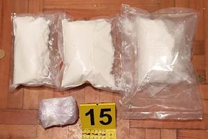 POLICIJA OTKRILA LABORATORIJU ZA OPIJATE U BEOGRADU: Tri osobe uhapšene, a zaplenjeno 2 kg amfetamina, 1 kg ekstazija, 350 grama kokaina i 20 kg marihuane