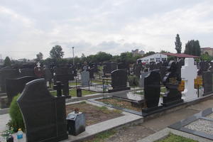 DANAS SU ZADUŠNICE: Nema ulaska automobilima na groblja, građani da budu oprezni zbog dotrajalih spomenika