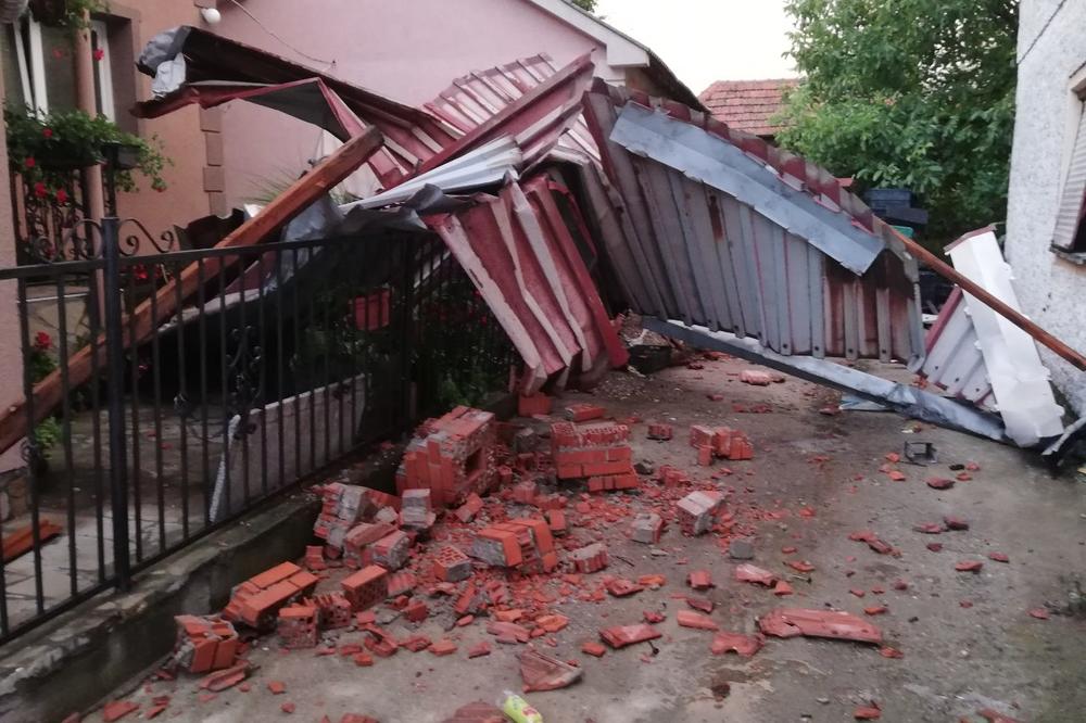 KURIR DAN POSLE STRAŠNOG NEVREMENA U BLACU: Pogledajte pustoš koju je oluja ostavila za sobom (FOTO)