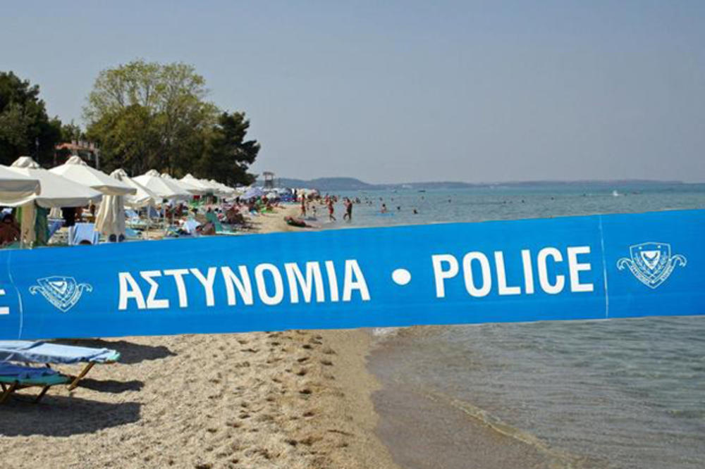 UŽAS U HANIOTIJU U GRČKOJ: Srbin se posvađao sa sinom na plaži, udario ga pištoljem u glavu, pa ZAPUCAO! Mladić (21) prevezen u bolnicu