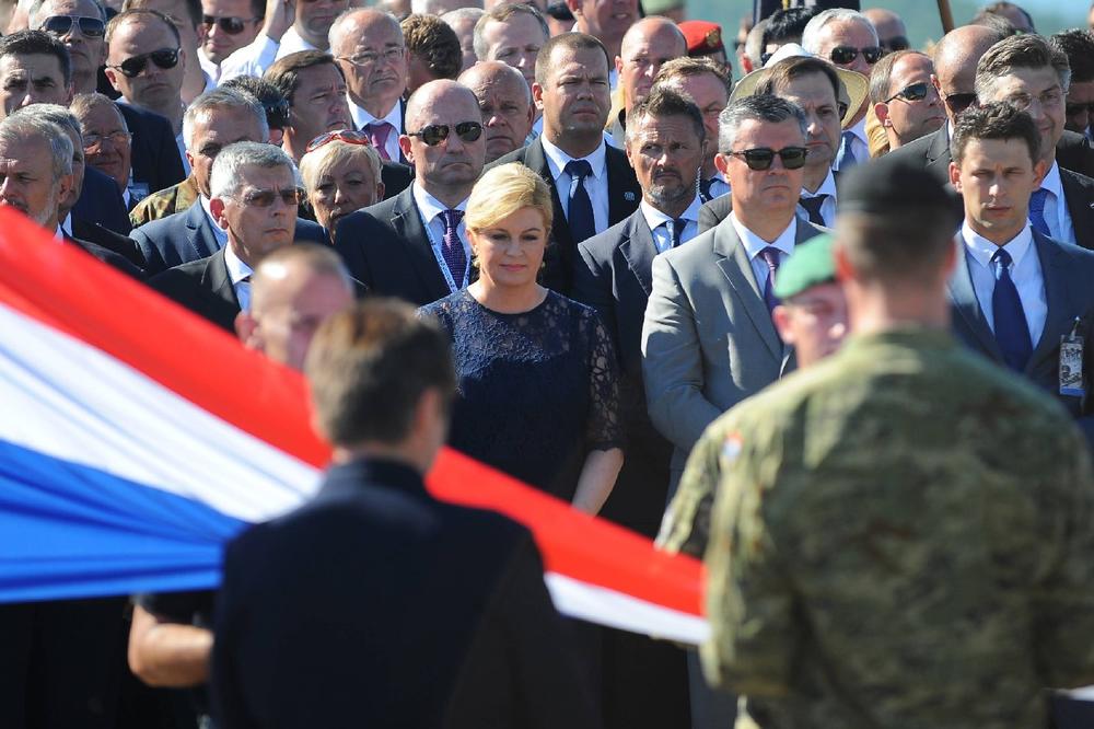 HRTVATSKA OBELEŽAVA GODIŠNJICU OLUJE: Centralnom proslavom u Kninu državni vrh Hrvatske slavi pogrom nad Srbima!