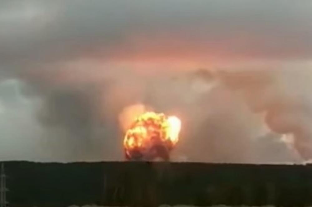 KAO DA JE PALA ATOMSKA BOMBA: Zastrašujući snimci eksplozije u vojnom skladištu u Sibiru, mnogi mislili da se zaratilo! Municija letela i 15 km daleko! (VIDEO)