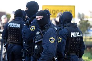 SLOVENIJA MOBILIŠE REZERVNU POLICIJU: Problem s migrantima sve veći!