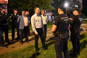 STEFANOVIĆ OBIŠAO POLICIJSKE PATROLE: Tokom noći 227 saobraćajnih prekršaja, 56 vozača pod dejstvom alkohola kažnjeno (VIDEO)