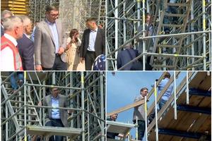 JE L' MOŽEMO GORE?! NE MOŽEMO?! MA BAŠ ME BRIGA ZA OBEZBEĐENJE: Vučić se popeo na vrh skele da vidi impresivnu građevinu (FOTO)