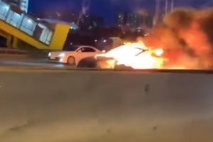 VATRENA BUKTINJA NA MOSKOVSKOM PUTU: Biznismen se teslom zaleteo u kola, a onda je usledila ogromna eksplozija! (VIDEO)