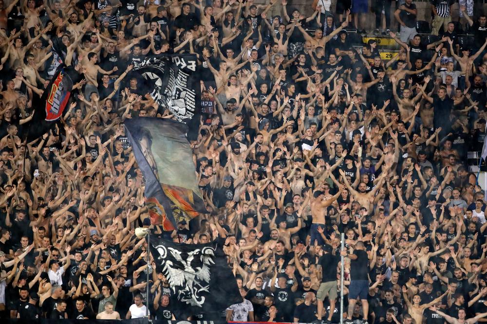 UEFA ŽESTOKO KAZNILA PARTIZAN: Crno-beli dve evropske utakmice kod kuće pred PRAZNIM TRIBINAMA! Grobari rasističkim povicima zatvorili stadion u Humskoj