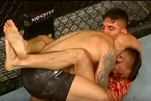 JEZIVA POVREDA UFC BORCA: Iskrivio mu nos, krv prskala na sve strane! Nije za one sa slabim stomakom (UZNEMIRUJUĆI VIDEO)