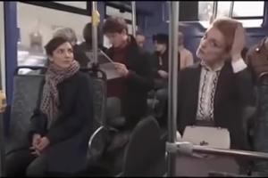 PUTNICI U ŠOKU! Žena je u gradskom prevozu nameštala frizuru, ali je to drugu veoma iznerviralo i uradila je nešto strašno! (VIDEO)