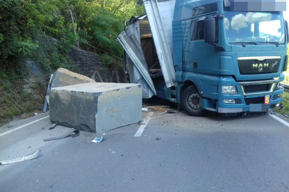 CRNI DAN U OVČARSKO-KABLARSKOJ KLISURI: Sudarili se autobus i kamion, a nedugo potom kamion i auto (FOTO)