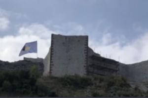 PONOVO PROVOCIRAJU! PREDSEDNIK OPŠTINE IVANOVIĆ: Kosovska zastava ponovo na tvrđavi u Novom Brdu